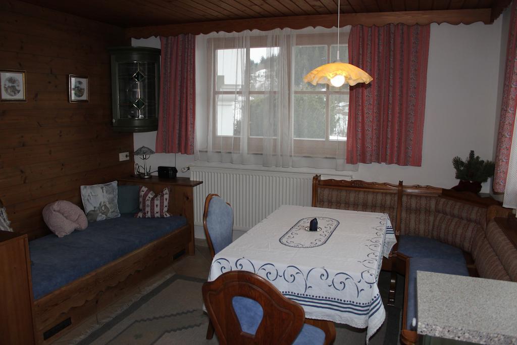 Gaestehaus Trude Waltl Fieberbrunn Pokoj fotografie