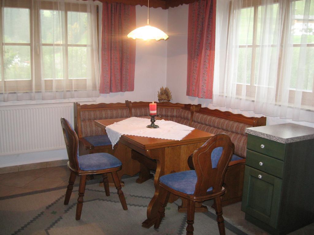 Gaestehaus Trude Waltl Fieberbrunn Pokoj fotografie